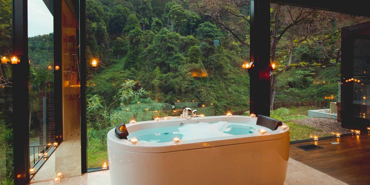 Luxury Mountain View Lodges, romantic private getaway with double spa